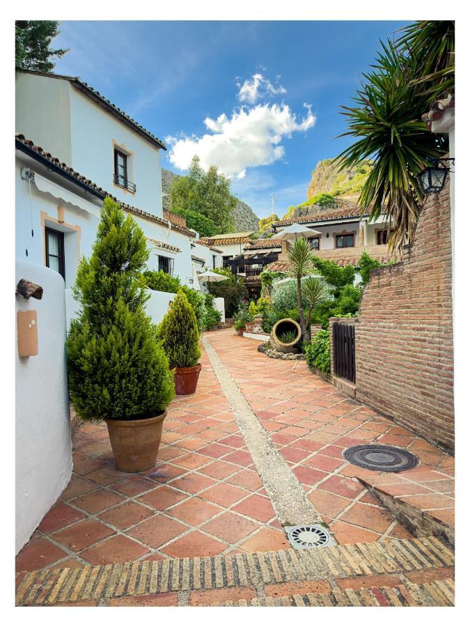 Отель Molino Del Santo Бенаохан Экстерьер фото